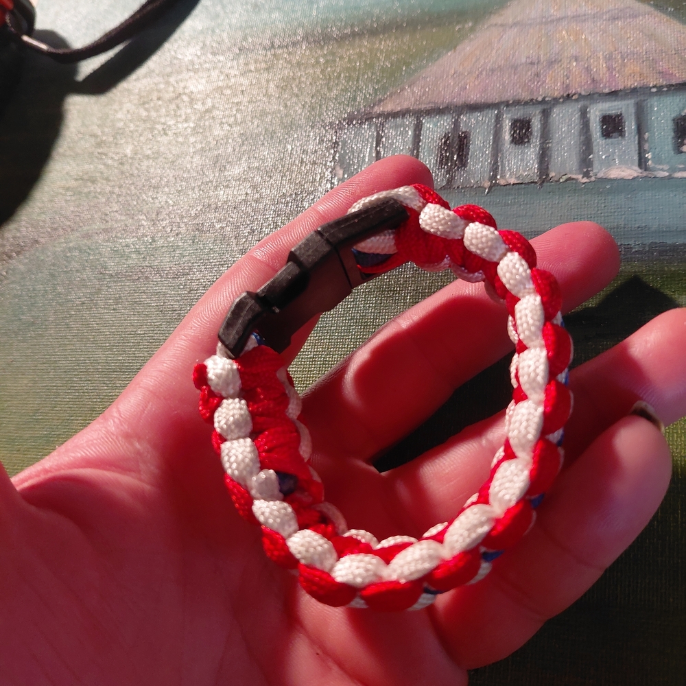 Patriotic Paracord Bracelet - Picture 4 of 5